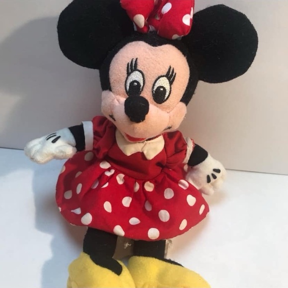 Minnie Mouse - Picture 3 of 5